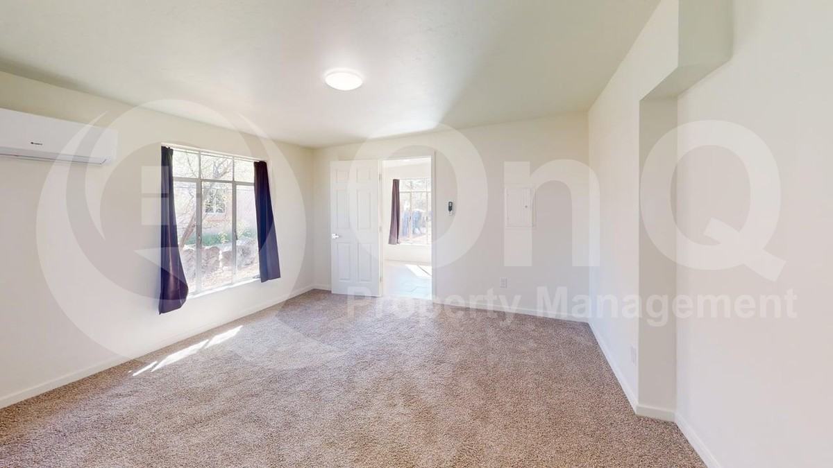 526 W Columbia St #1 - Photo 7 of 16