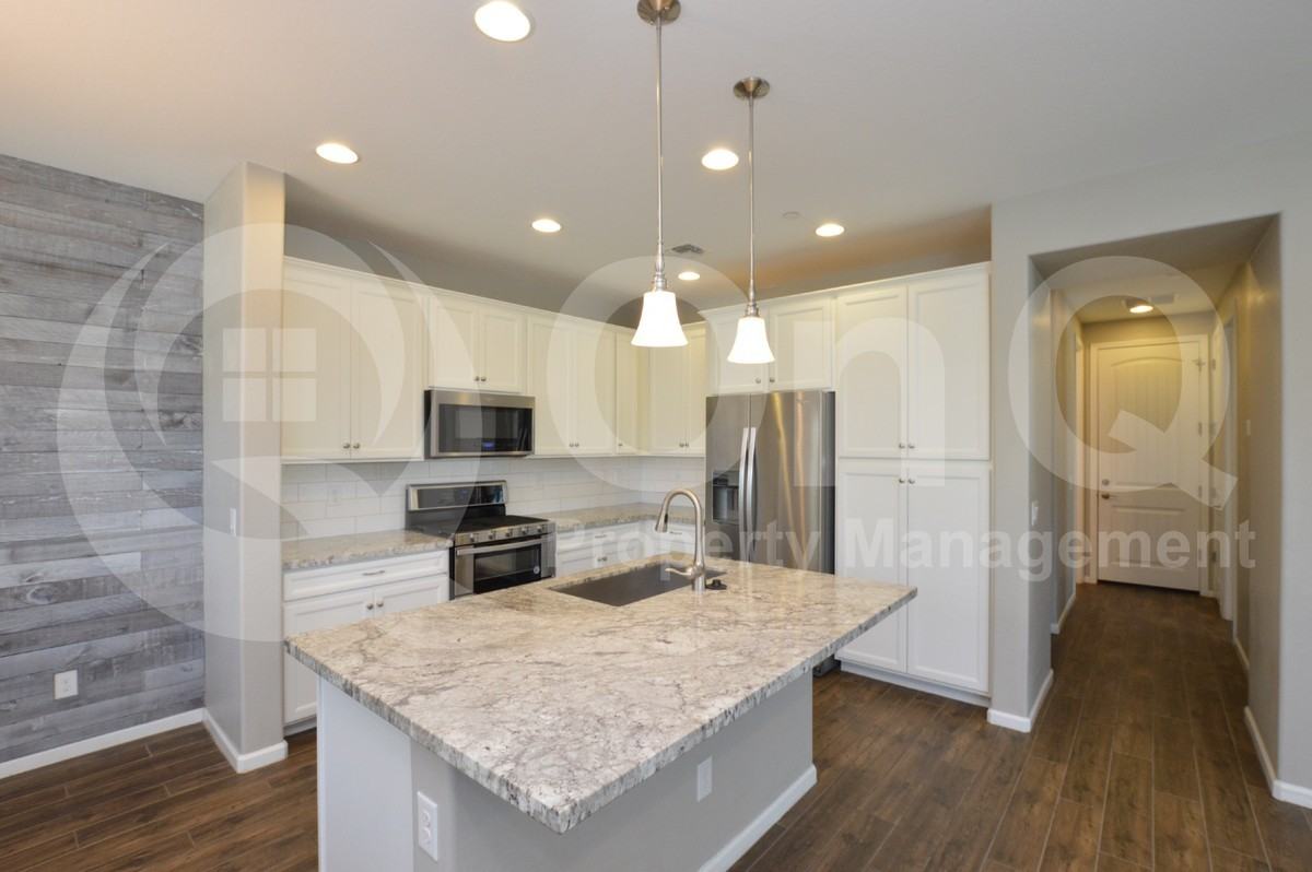 2477 W Market Pl #34 - Photo 3 of 28