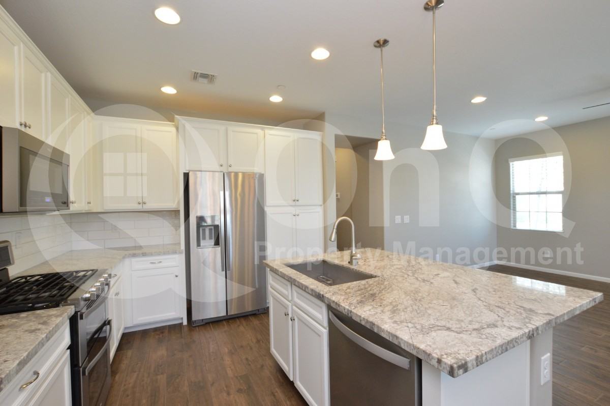 2477 W Market Pl #34 - Photo 4 of 28