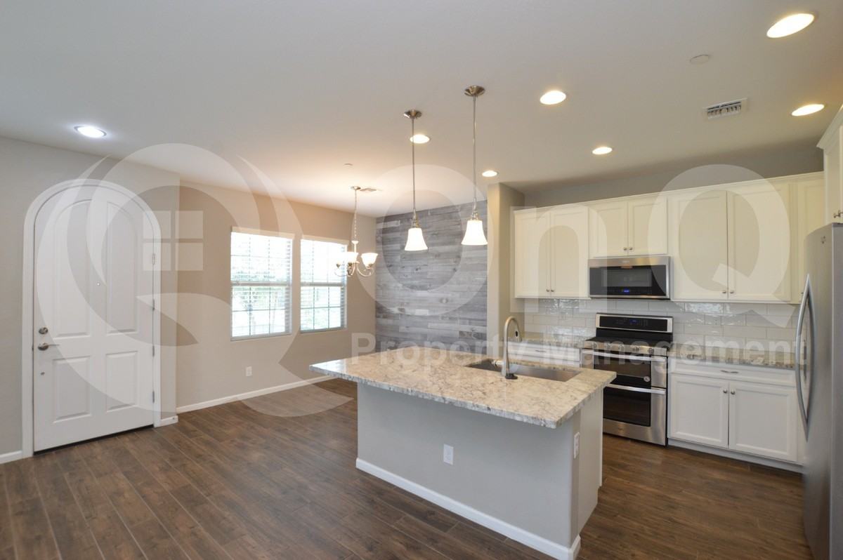 2477 W Market Pl #34 - Photo 5 of 28