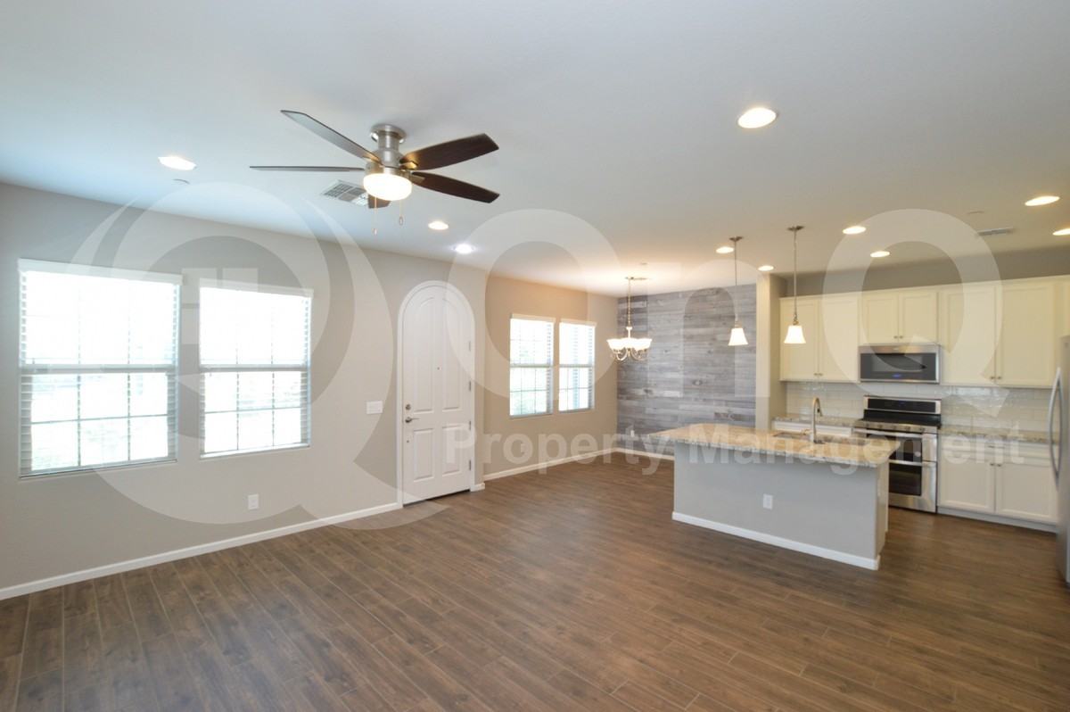 2477 W Market Pl #34 - Photo 7 of 28