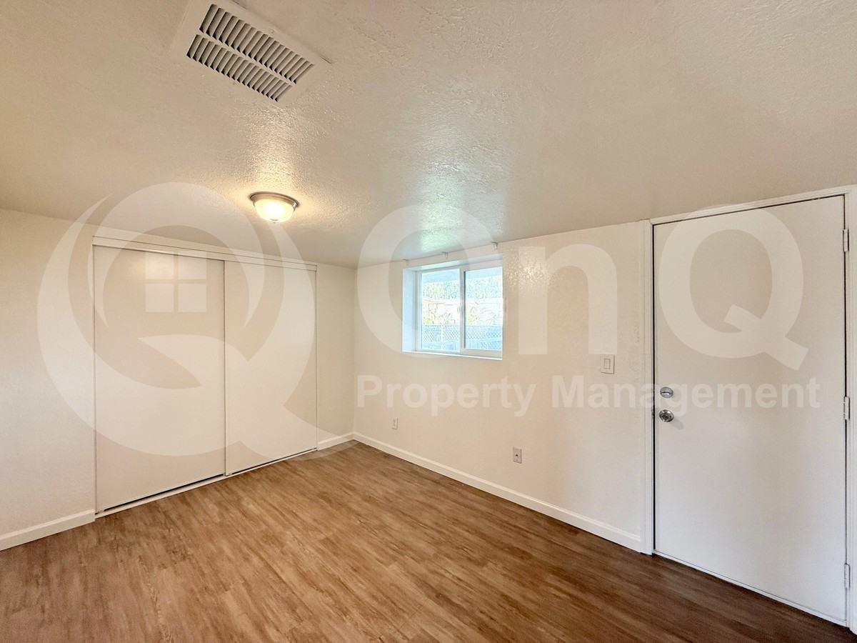 231 S 1st St #B - Photo 3 of 18