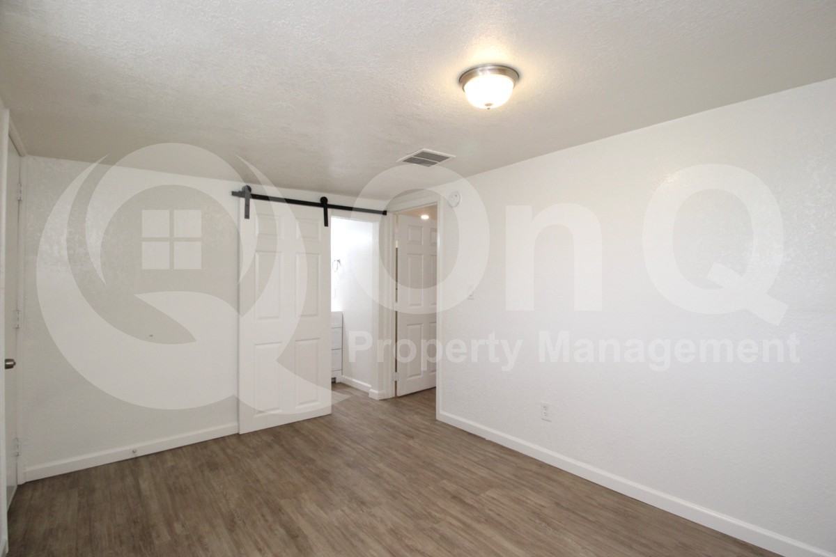 231 S 1st St #B - Photo 6 of 18