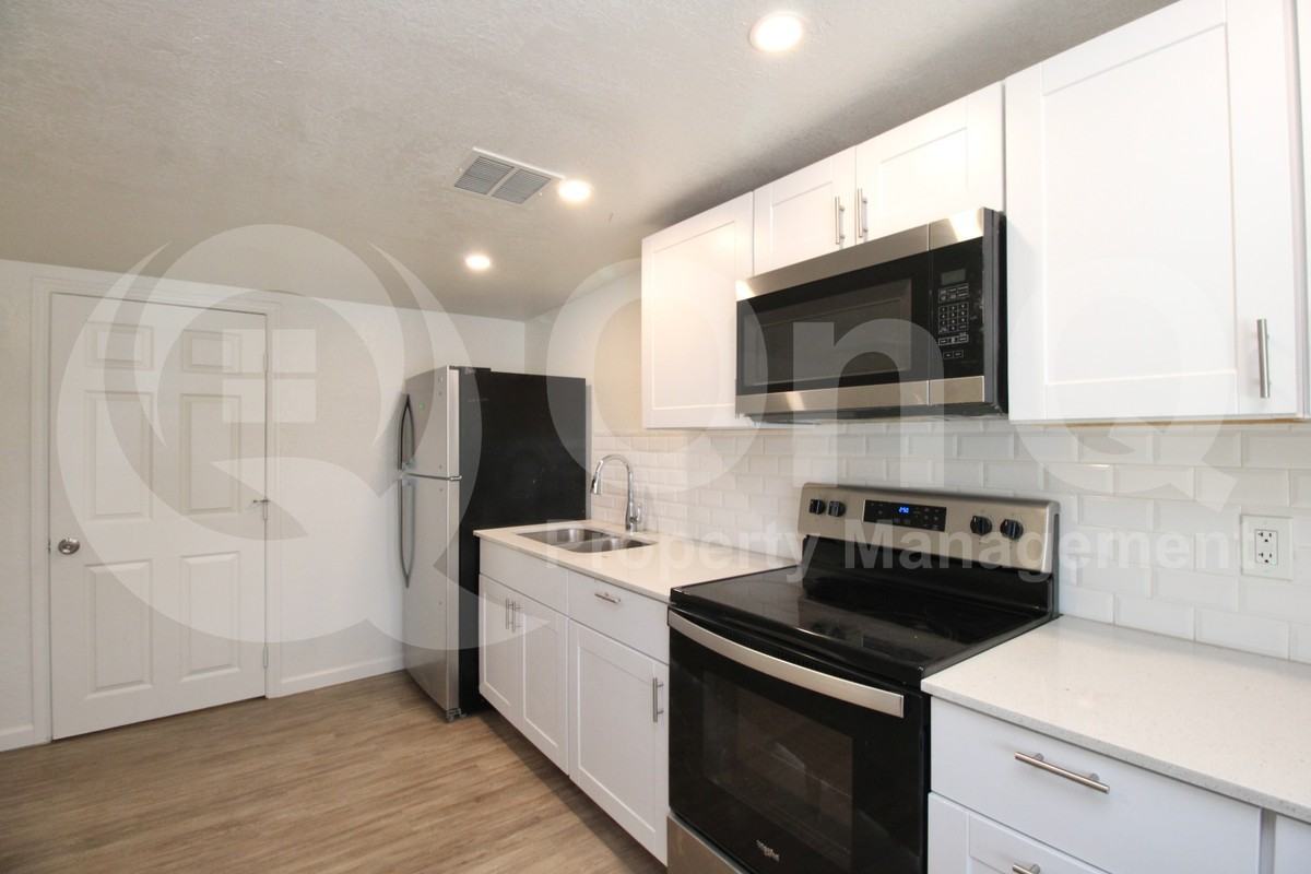 231 S 1st St #B - Photo 4 of 18