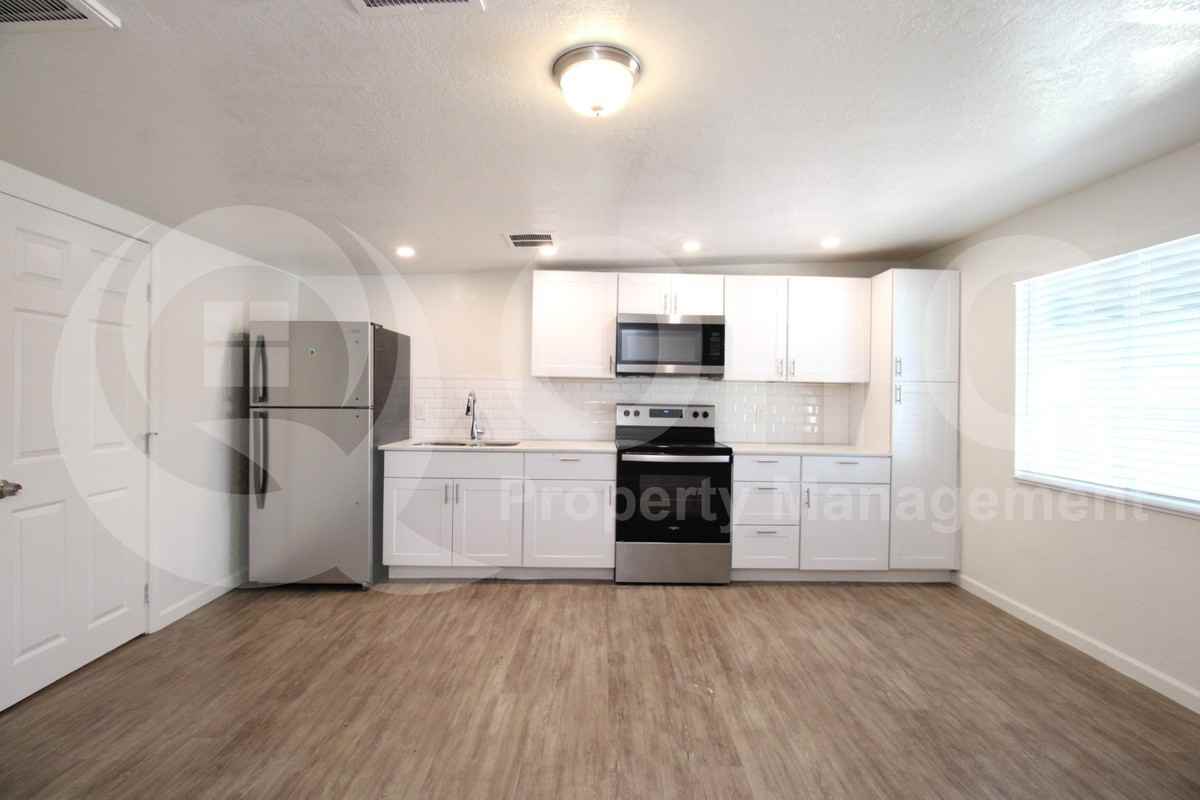 231 S 1st St #B - Photo 5 of 18