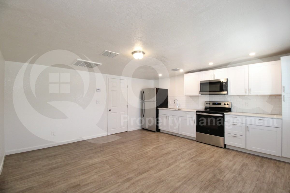 231 S 1st St #B - Photo 6 of 18
