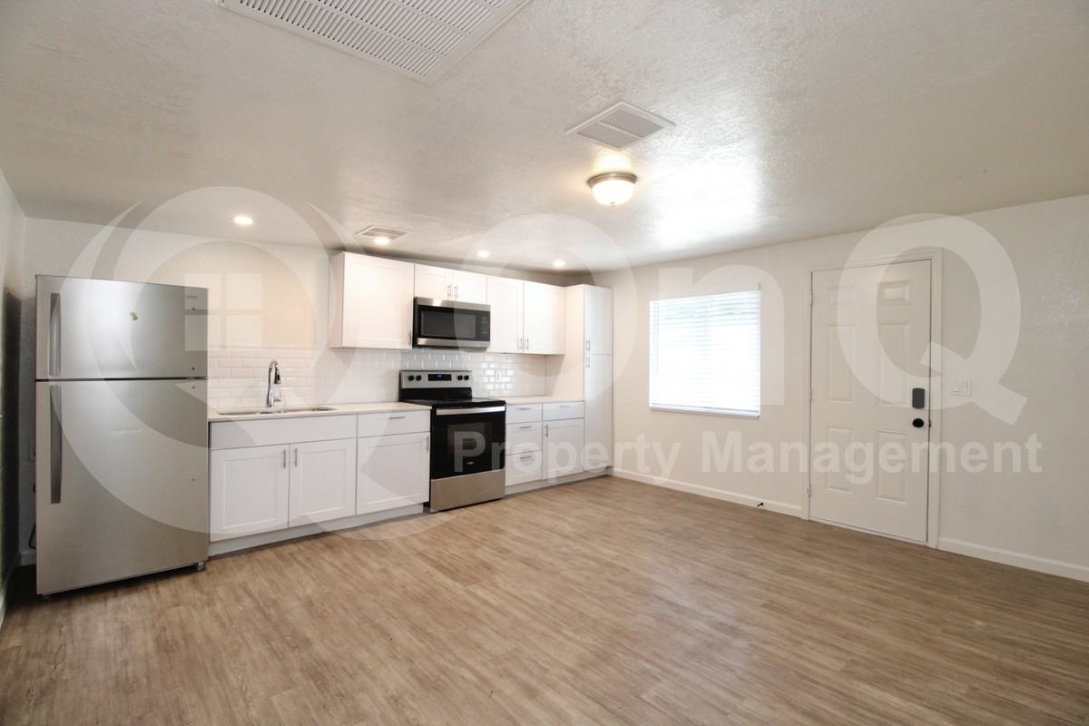 231 S 1st St #B - Photo 7 of 18