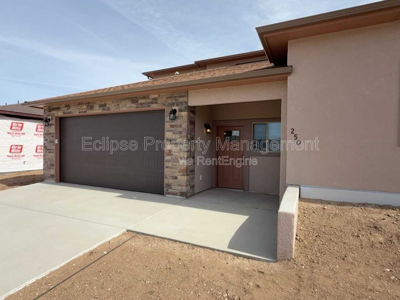 250 Sasha St - Photo 2 of 50