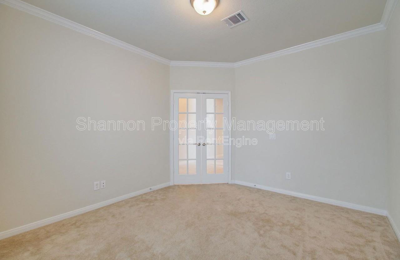 15702 Giant Pine Ln - Photo 4 of 37