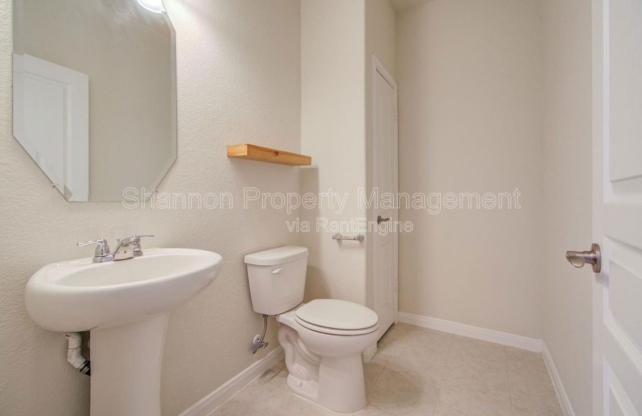 15702 Giant Pine Ln - Photo 5 of 37