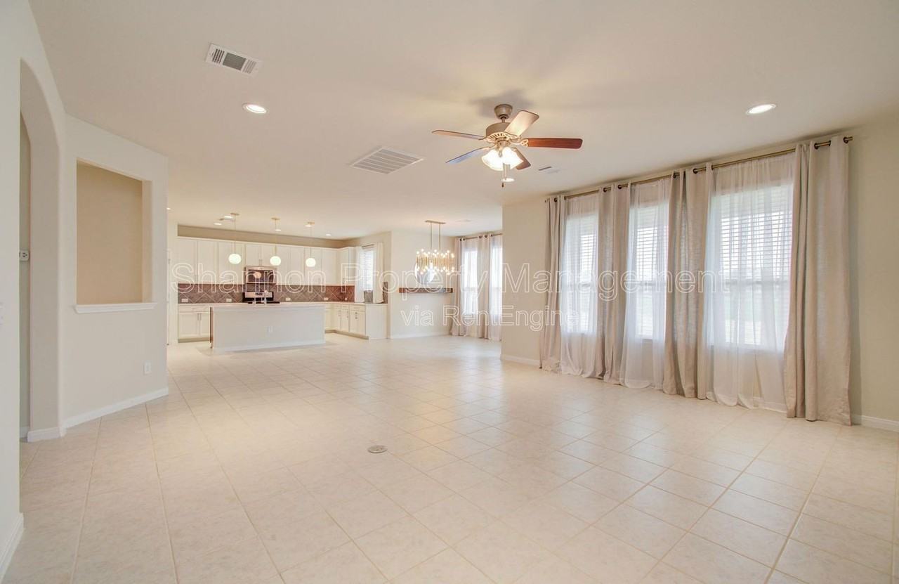 15702 Giant Pine Ln - Photo 7 of 37