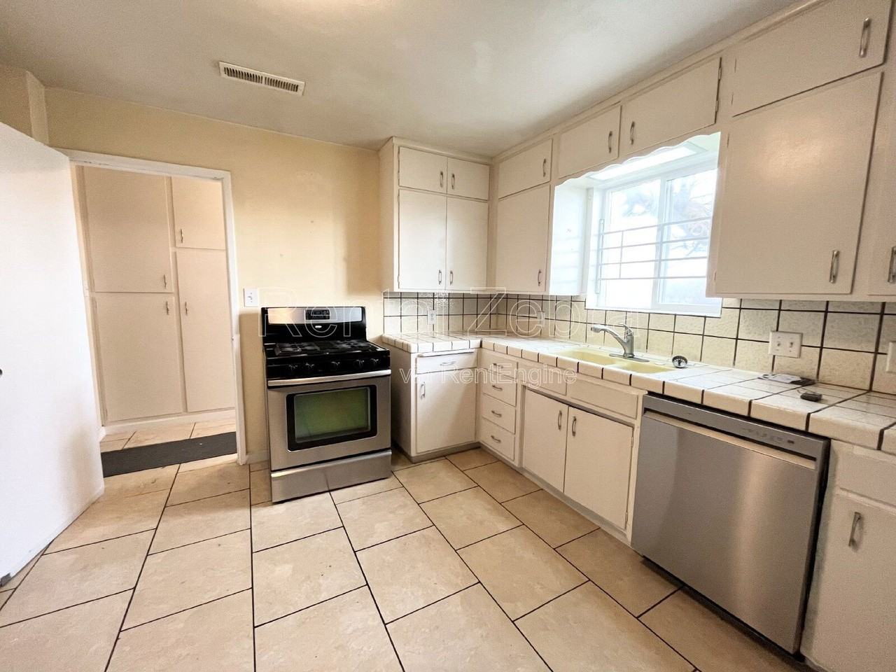 11986 Harvey Pettit Rd - Photo 4 of 19