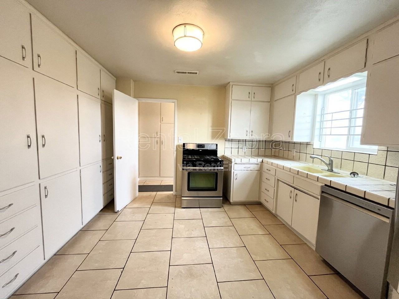 11986 Harvey Pettit Rd - Photo 5 of 19