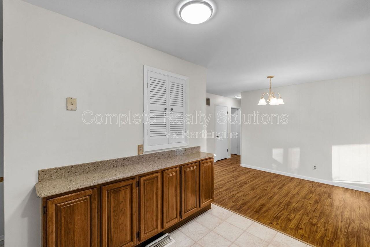 12006 Glenpark Dr - Photo 6 of 39