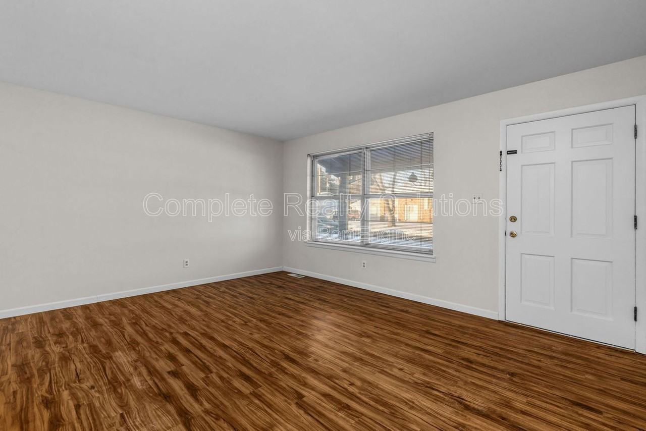 12006 Glenpark Dr - Photo 7 of 39