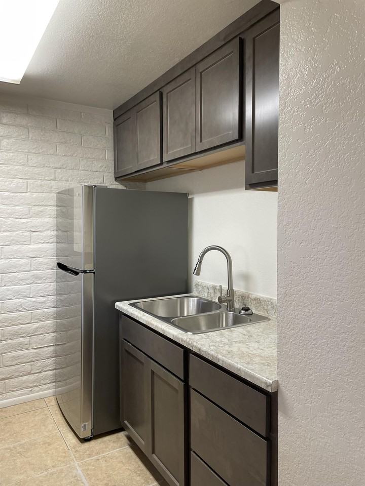 3416 E Monte Vista Dr - Photo 5 of 10