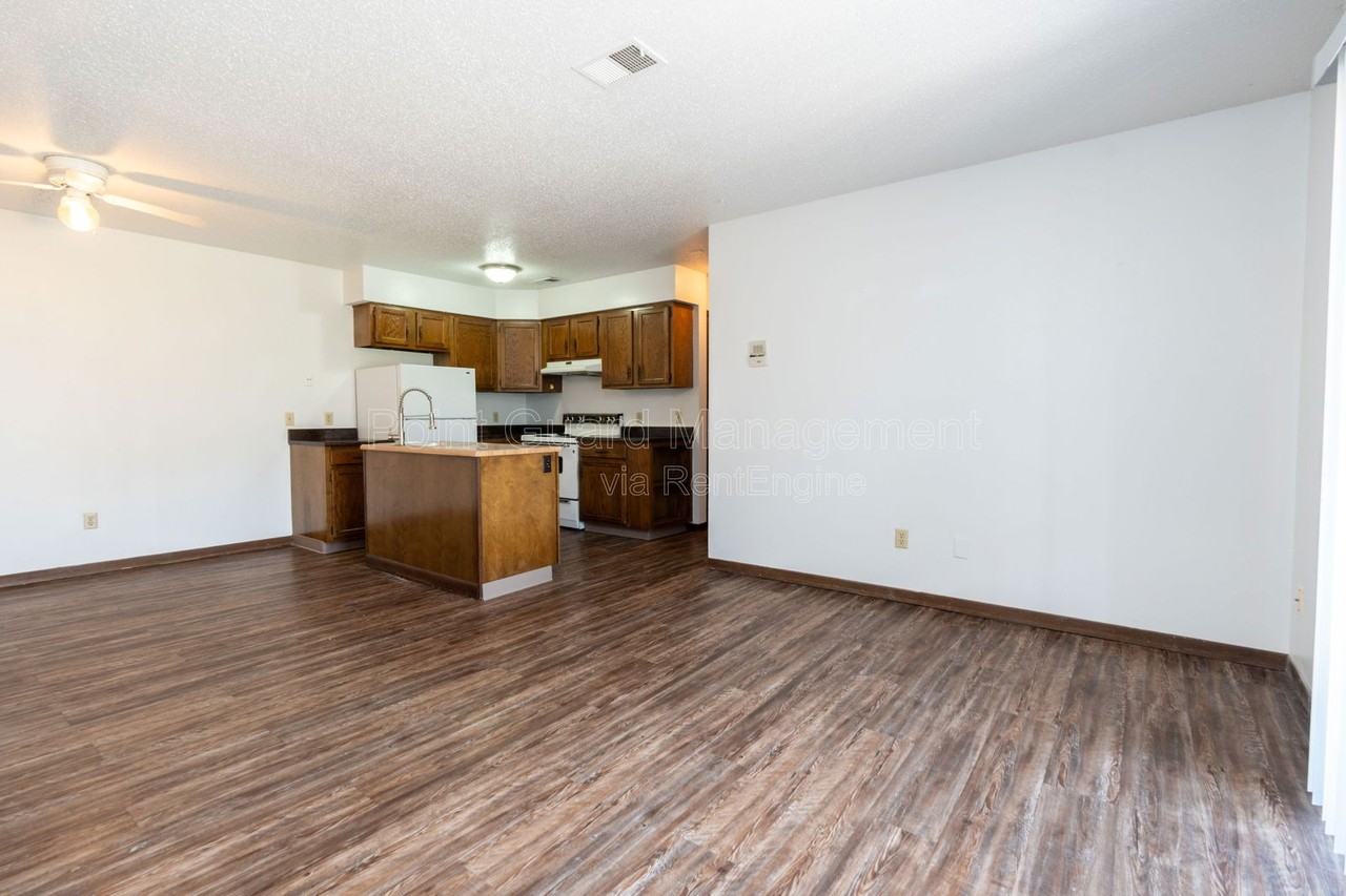 844 N Waco Ave #A305 - Photo 2 of 17