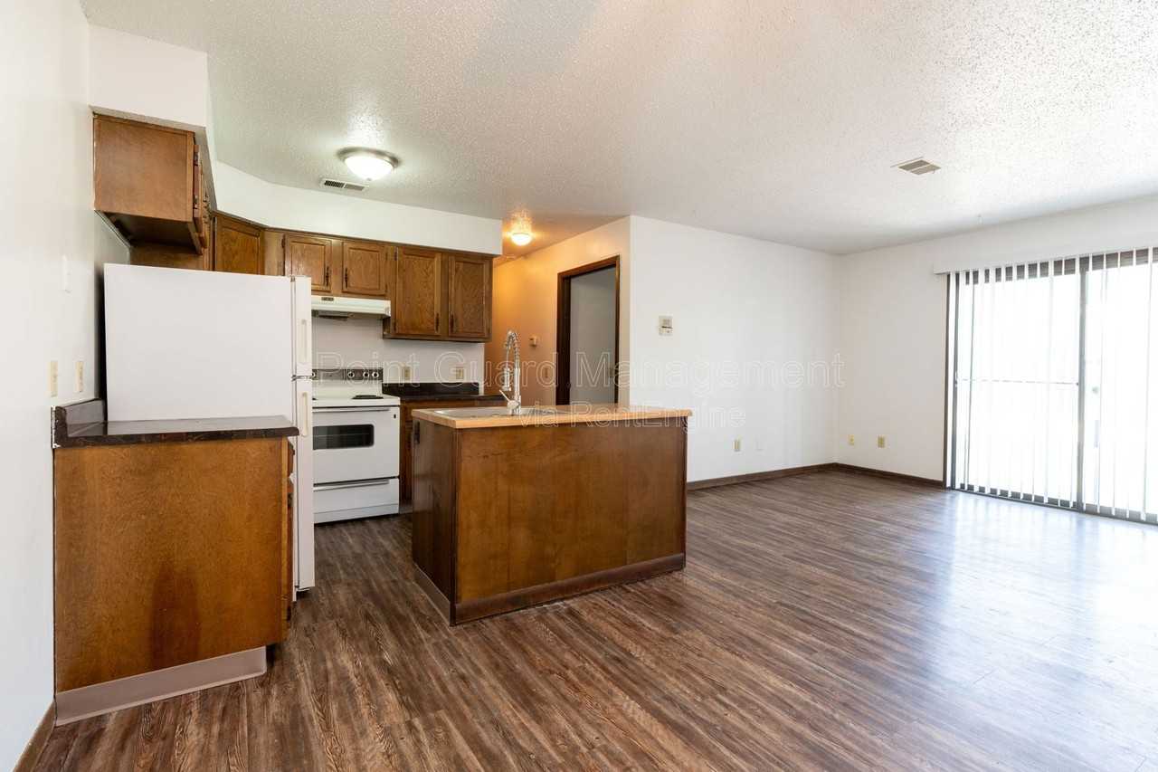 844 N Waco Ave #A305 - Photo 3 of 17