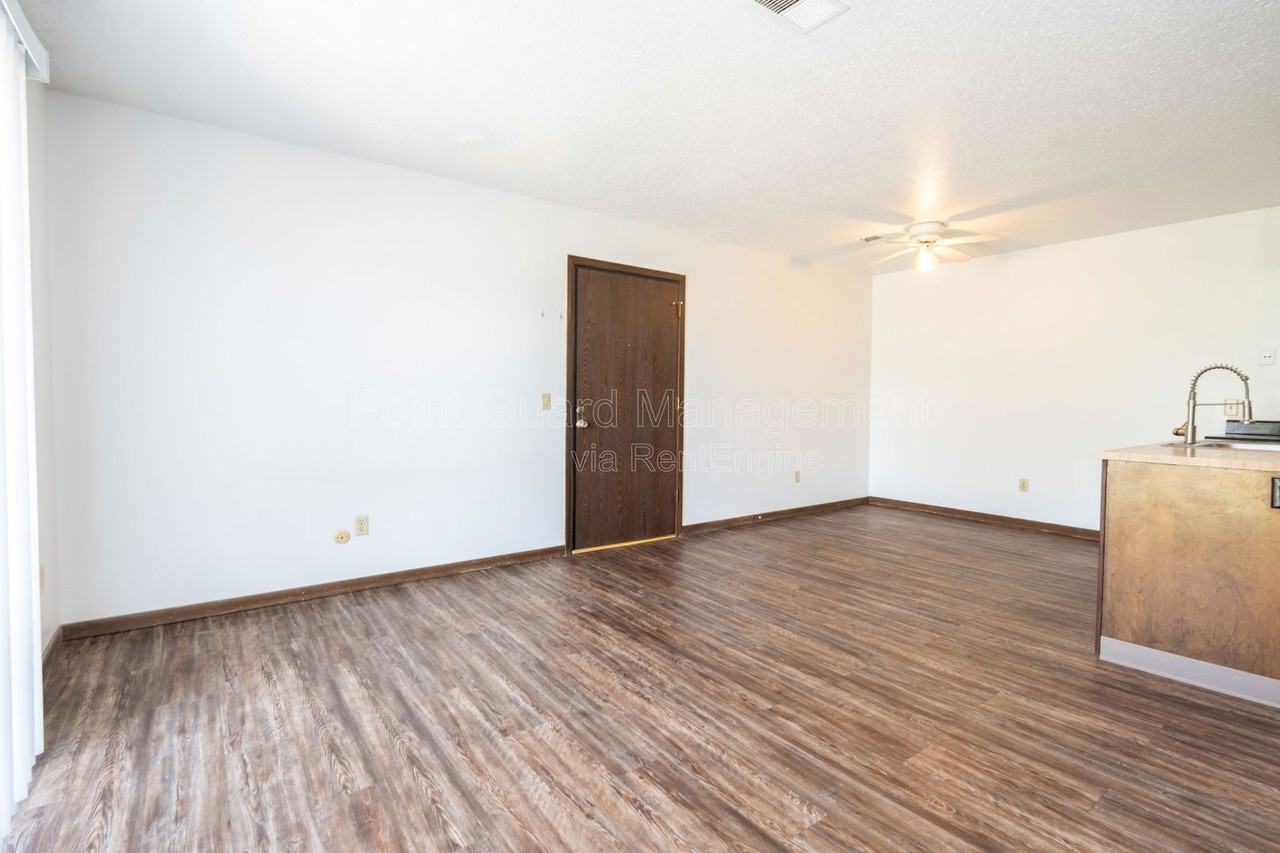 844 N Waco Ave #A305 - Photo 5 of 17