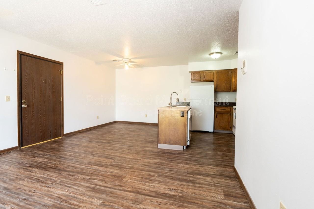 844 N Waco Ave #A305 - Photo 6 of 17