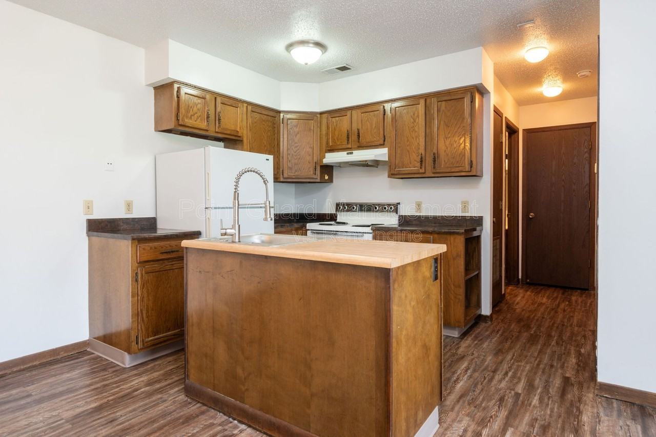 844 N Waco Ave #A305 - Photo 7 of 17