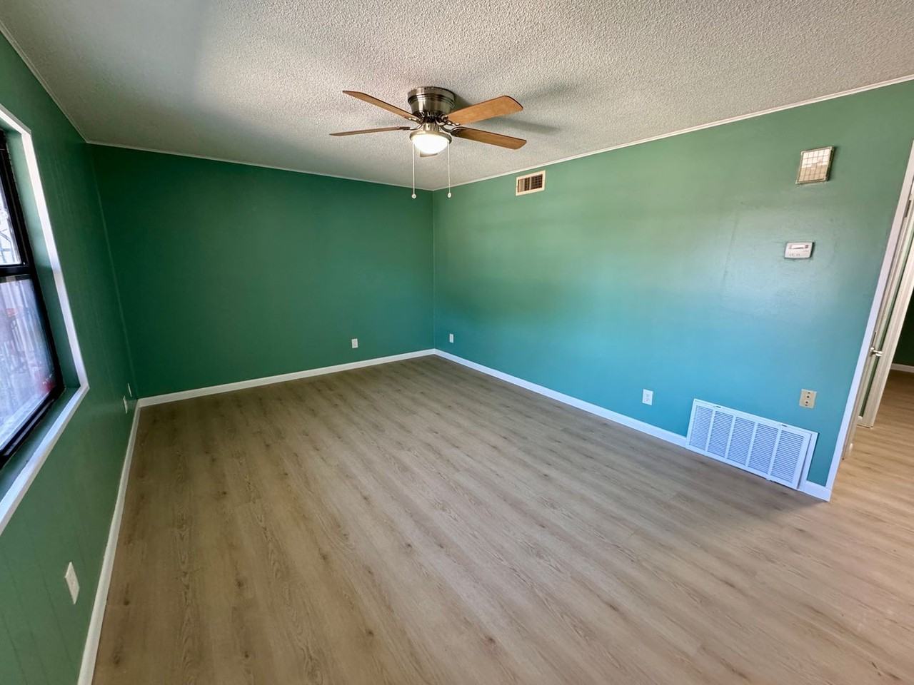 330 S 17th St - Photo 2 of 11