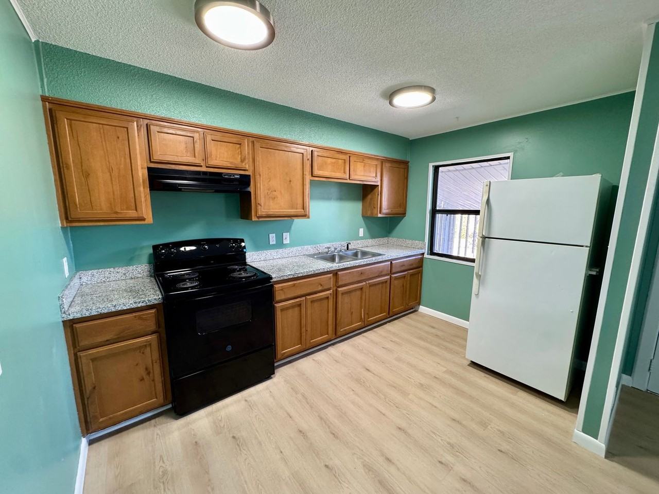 330 S 17th St - Photo 3 of 11