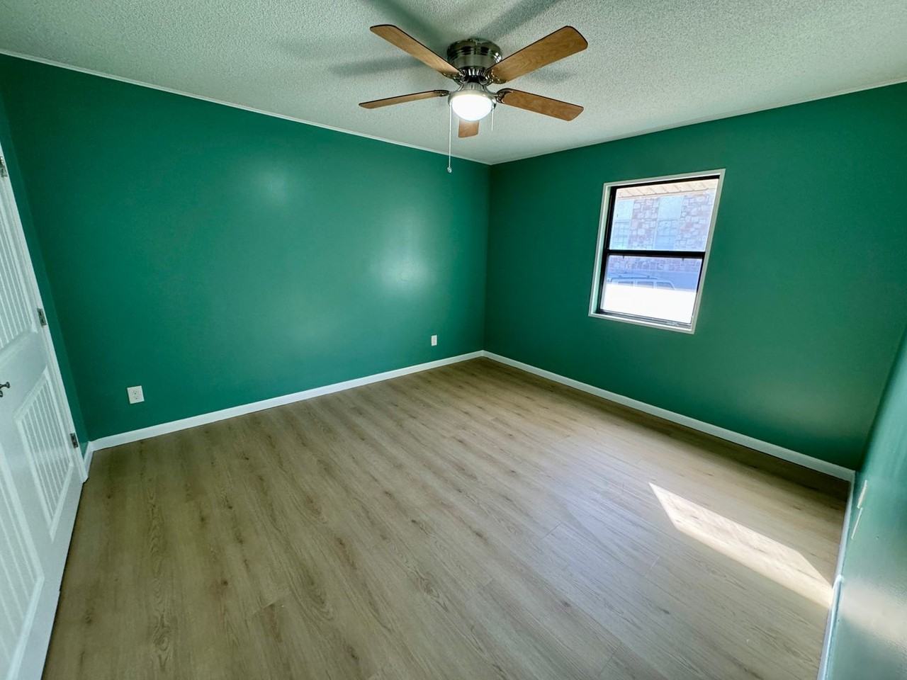 330 S 17th St - Photo 5 of 11