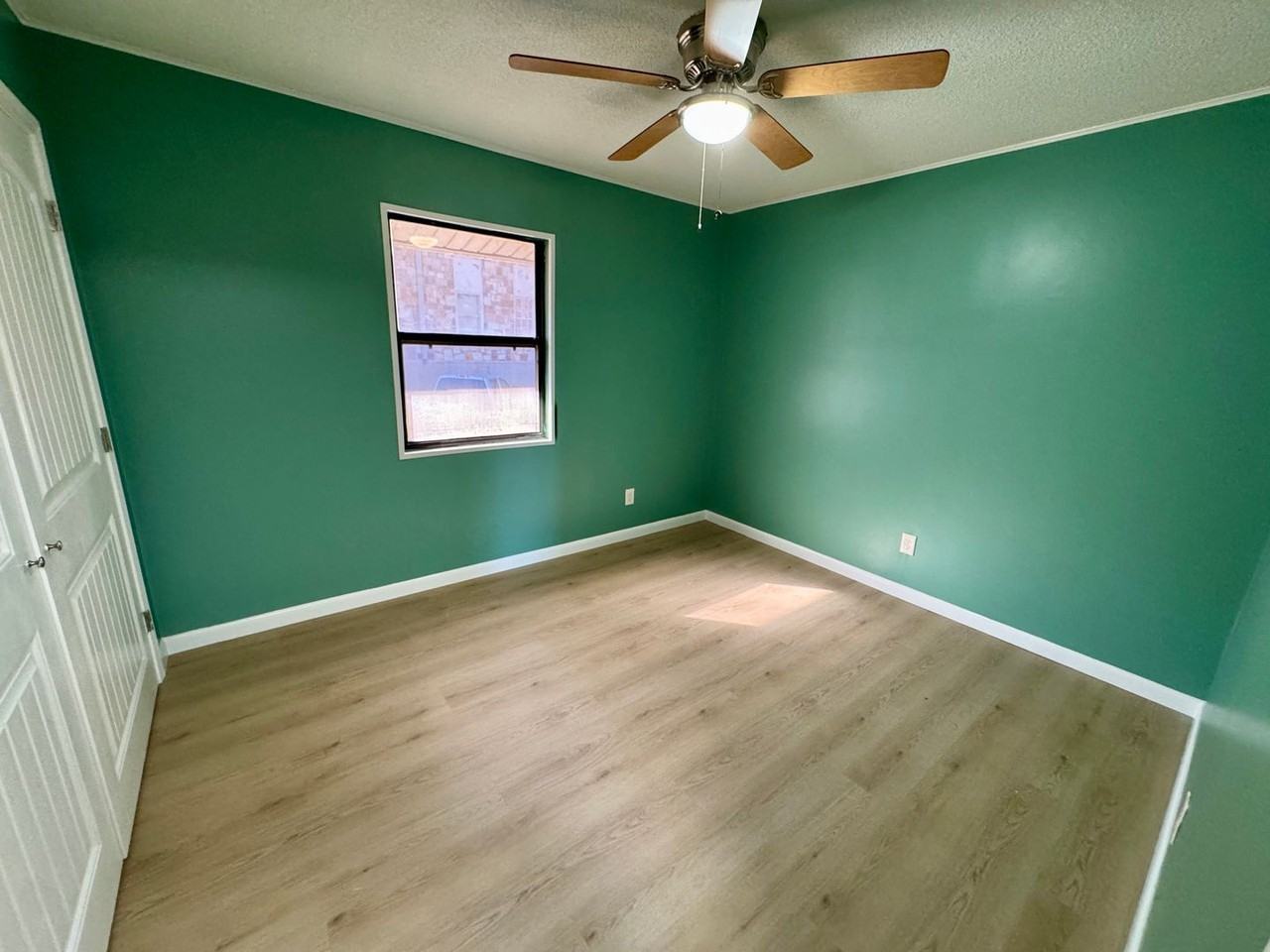 330 S 17th St - Photo 6 of 11