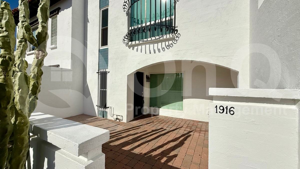 1916 E Medlock Dr - Photo 3 of 18