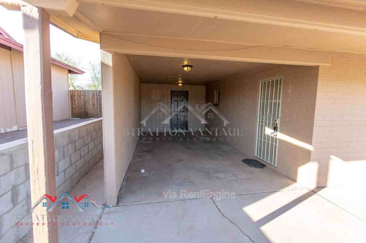 1136 E Yucca St - Photo 5 of 32