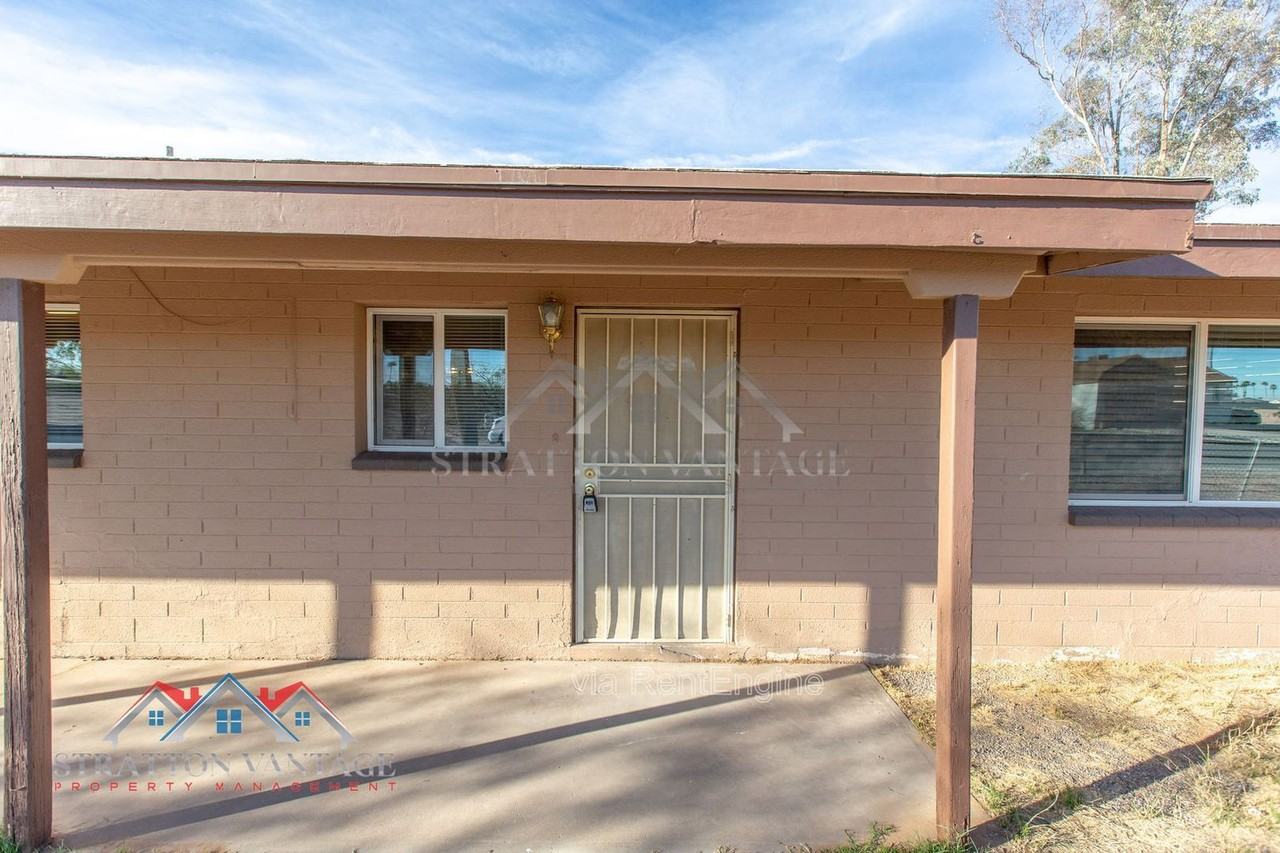 1136 E Yucca St - Photo 6 of 32