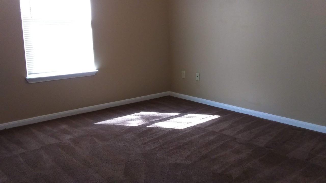 1513 Kingdom St - Photo 2 of 11