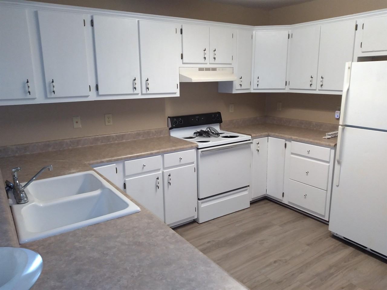 1513 Kingdom St - Photo 3 of 11