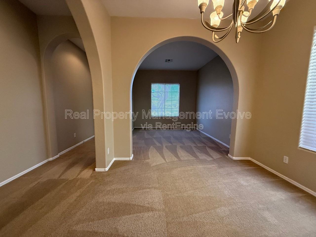 16825 S 30th Ave - Photo 5 of 31