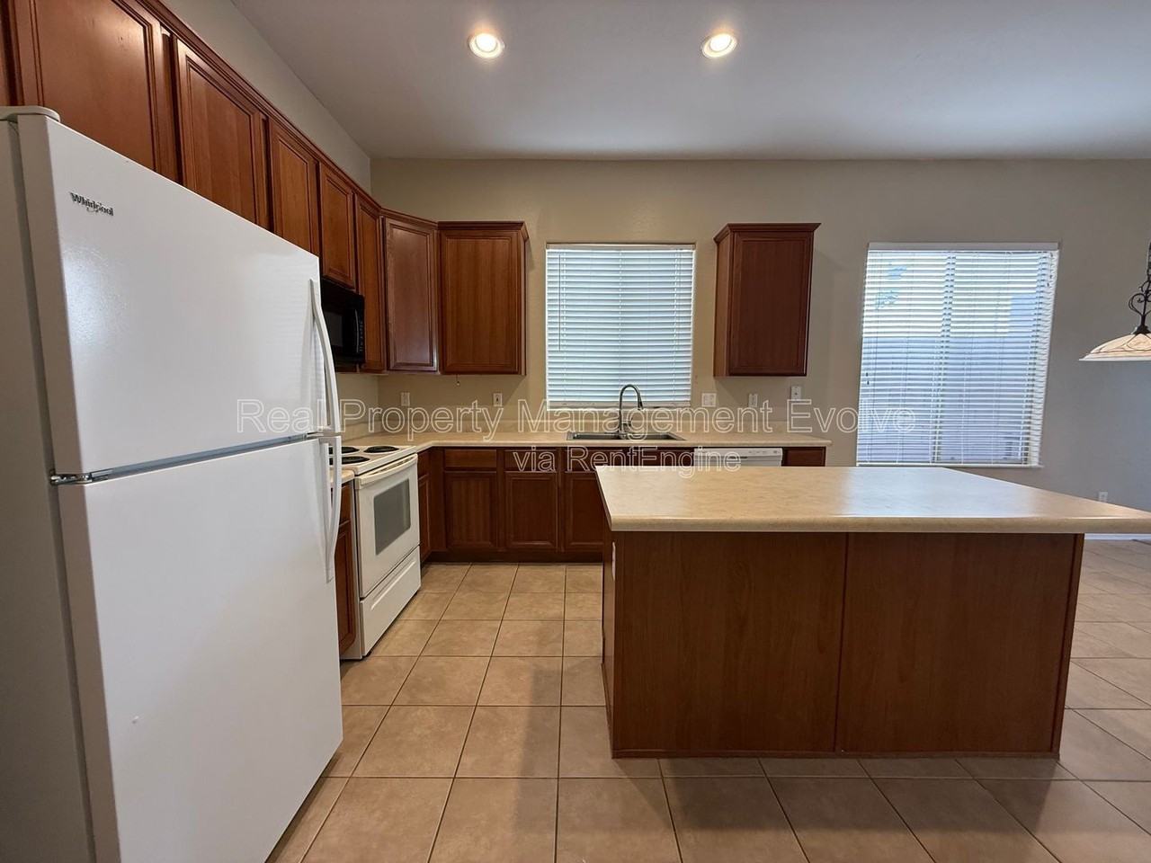 16825 S 30th Ave - Photo 6 of 31