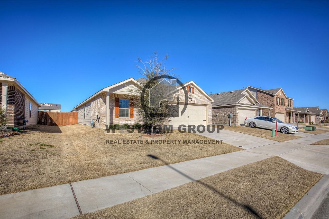 404 Falling Star Dr - Photo 3 of 33