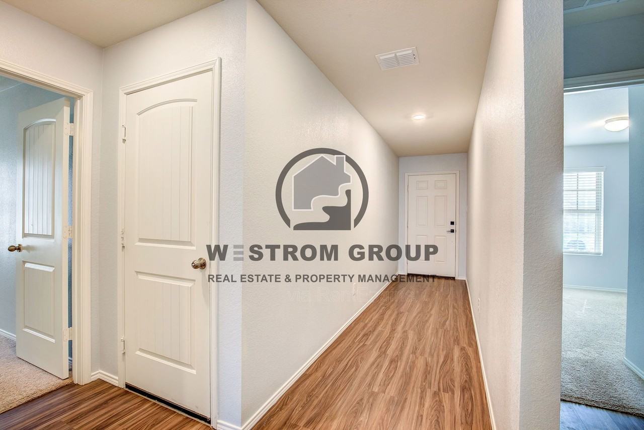 404 Falling Star Dr - Photo 5 of 33