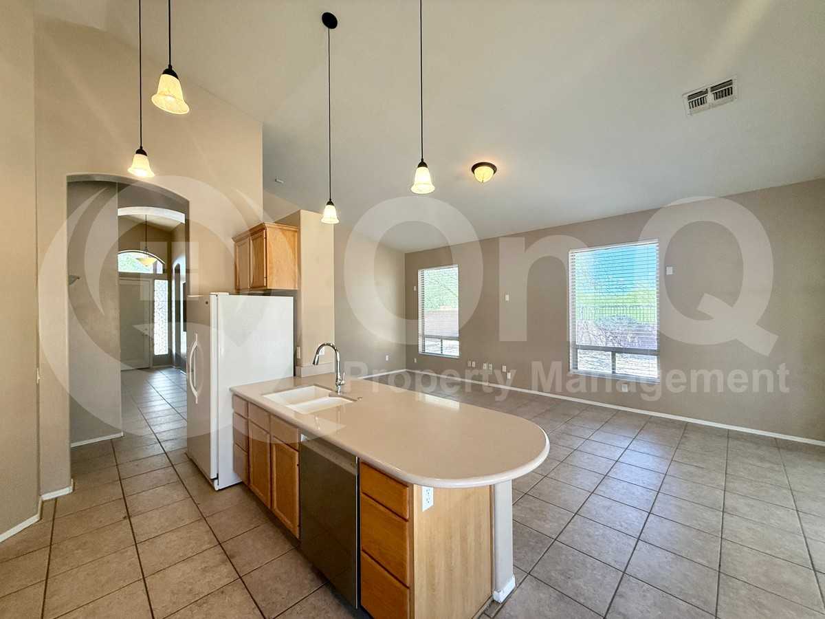 7644 E Regina St - Photo 3 of 27