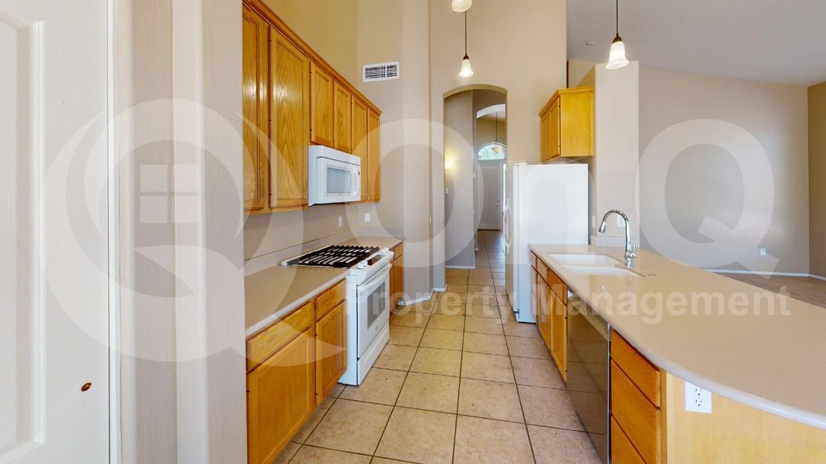 7644 E Regina St - Photo 4 of 27