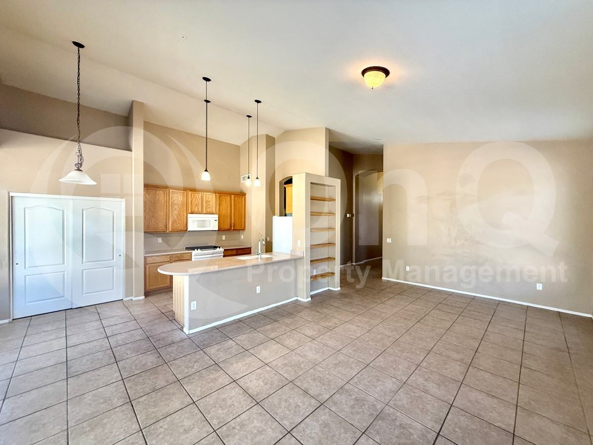 7644 E Regina St - Photo 5 of 27