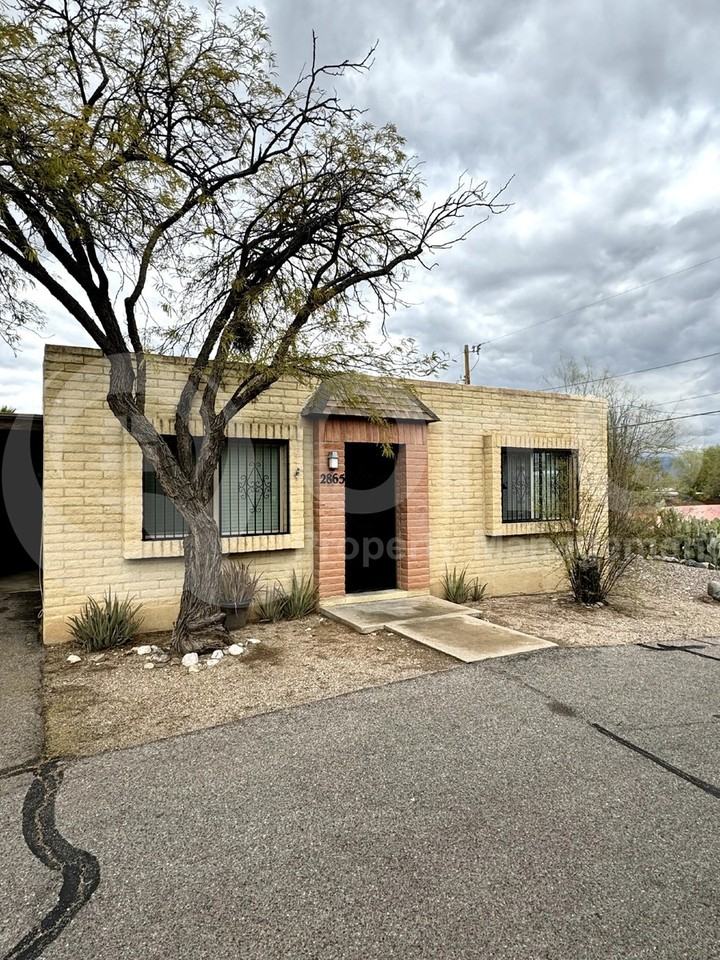 2865 N Fontana Ave - Photo 3 of 23