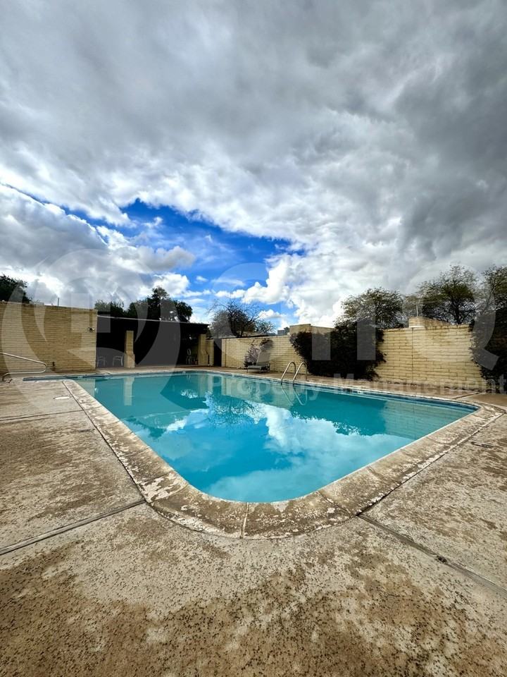 2865 N Fontana Ave - Photo 4 of 23