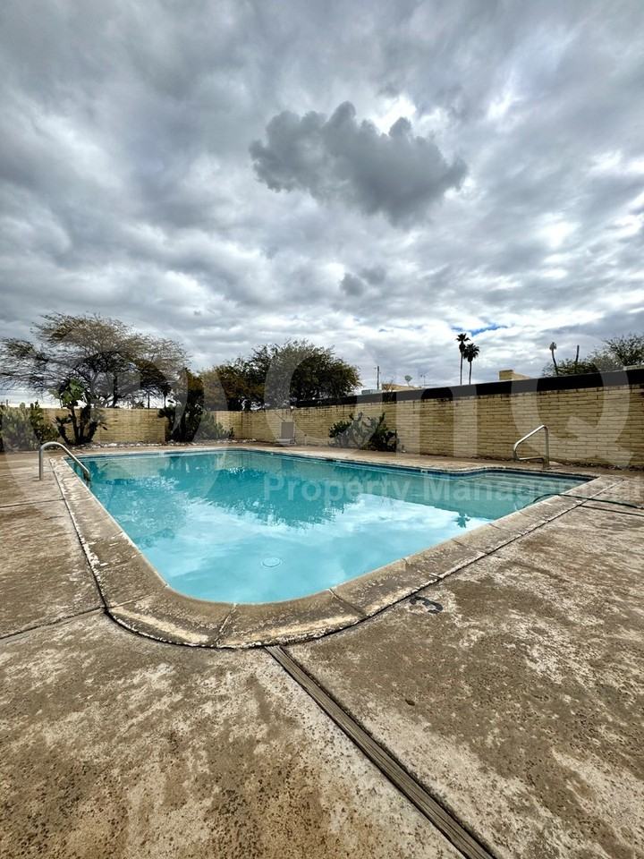 2865 N Fontana Ave - Photo 5 of 23