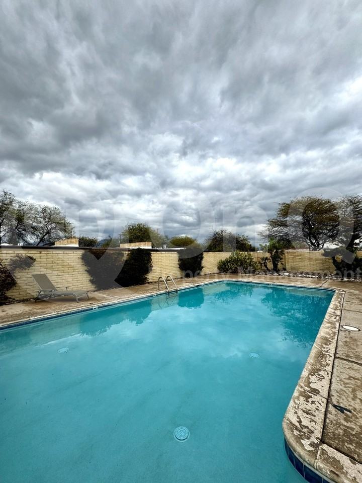 2865 N Fontana Ave - Photo 6 of 23