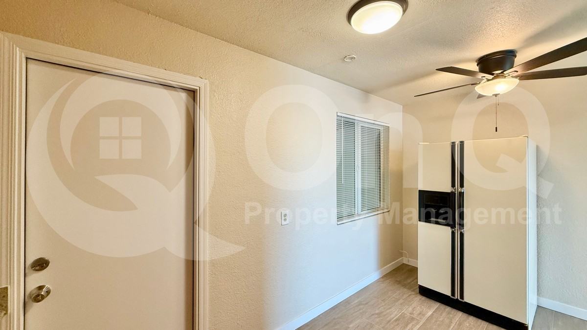 3835 W Holly St - Photo 4 of 19