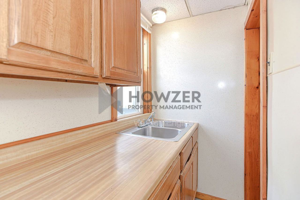 41 Park St #1REAR - Photo 2 of 26