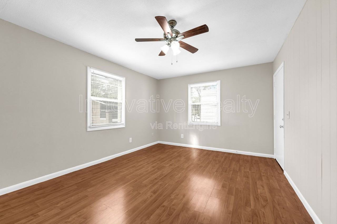 5111 Curry Ford Rd #4 - Photo 3 of 16