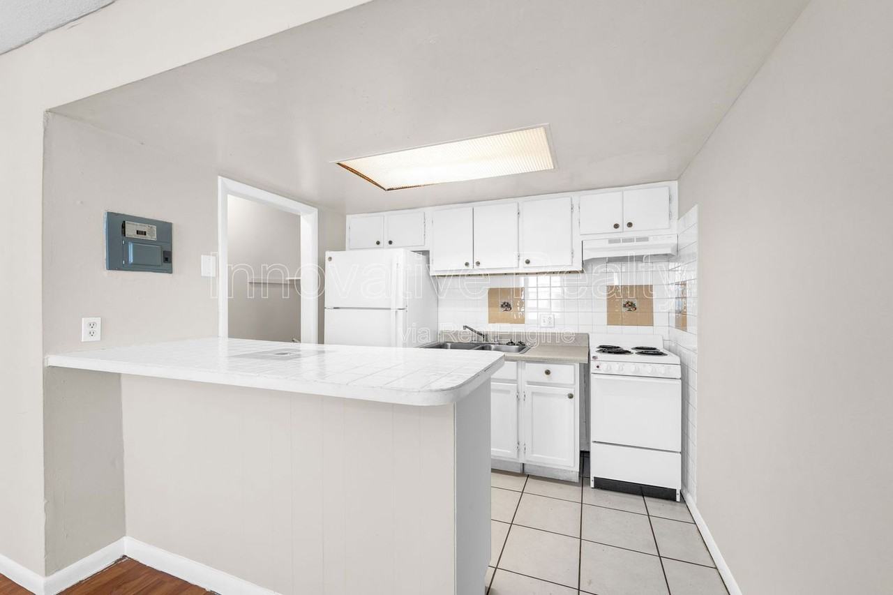 5111 Curry Ford Rd #4 - Photo 4 of 16
