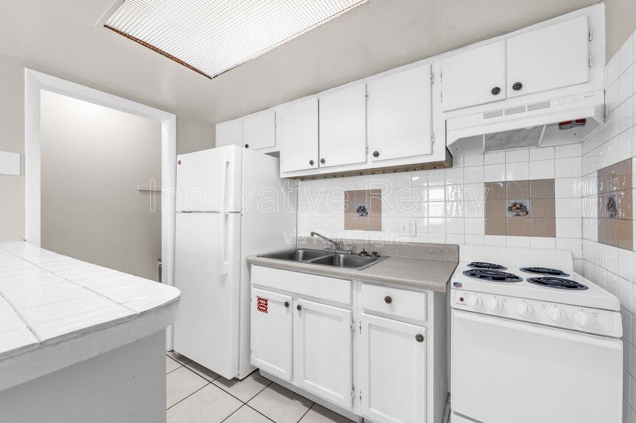 5111 Curry Ford Rd #4 - Photo 5 of 16
